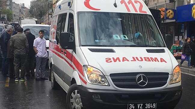 Şişli'de motosikletli kurye yayaya çarptı