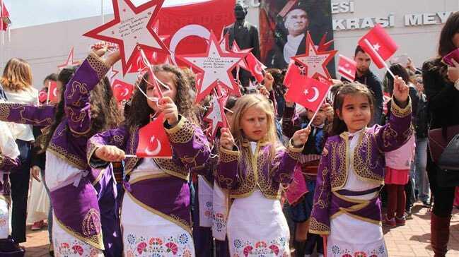 23 Nisan Ulusal Egemenlik ve Çocuk Bayramı bakın kutlanmaya nasıl başlandı