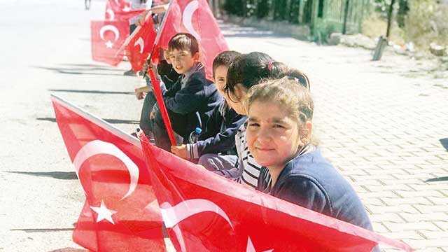 Öğrenciler artık 'devlet büyüğü' karşılamayacak