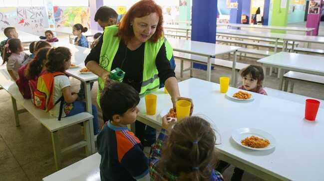 İrlandalı kadın mülteci çocuk ve kadınlar için İzmir'de dernek kurdu