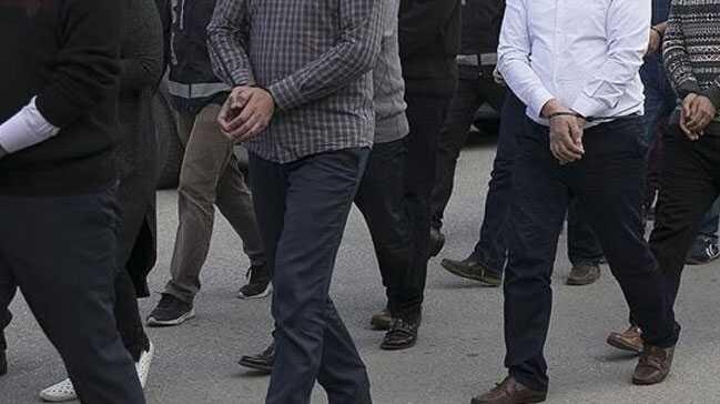 FETÖ'cü hainlere darbe! Aralarında kadınlarda var