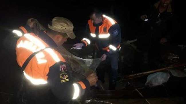 Van'da kaçak avlanılan inci kefalleri göle geri bırakıldı