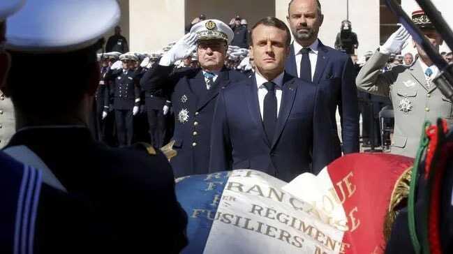 Macron'dan ölen Fransız askerlerine ilişkin açıklama yaptı