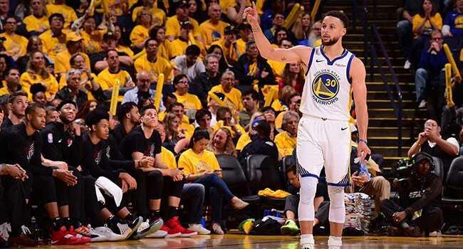Curry coştu Warriors seride 1-0 öne geçti