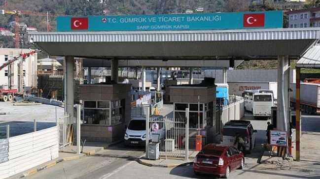 Sarp Sınır Kapısı'ndan 4 ayda 1 milyon 663 bin kişi geçiş yaptı