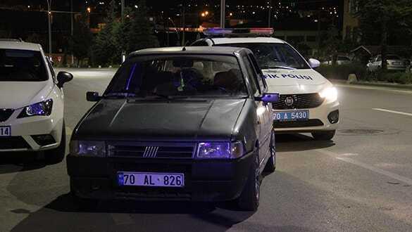 Otomobilin kaputunda yolculuk az kalsın canından edecekti