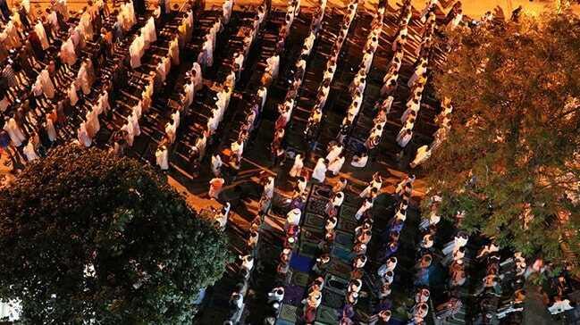 Sengalliler Kadir Gecesi'nin ardından teheccüd namazı için sokakları doldurdu