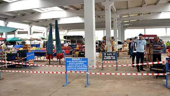 Müşteriye kaba davranan pazarcının tezgahı kapatıldı