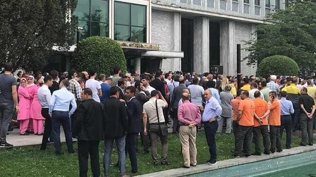 İBB çalışanları CHP'li İmamoğlu'nun iddialarını canlı yayında protesto etti
