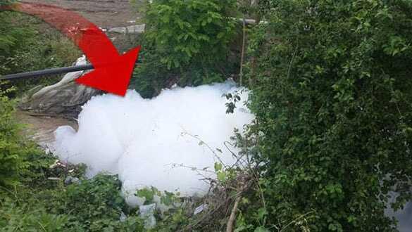 Sapanca Gölü'ne dökülen derede oluşan köpük paniğe neden oldu