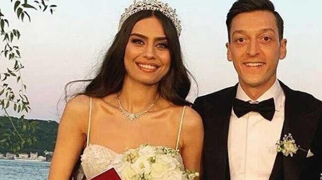 Mesut Özil ile Amine Gülşe'nin balayından ilk kare