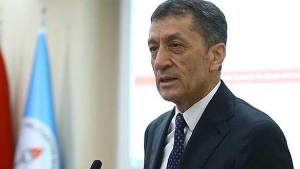 Bakan Selçuk'tan gençlere kamp çağrısı
