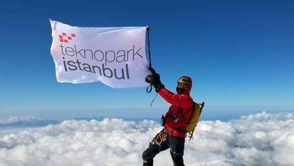 Türk dağcı Avrupa'nın zirvesine tırmandı