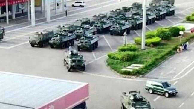 Çin Hong Kong'daki protestolar sebebiyle sınıra askeri araç takviye etti