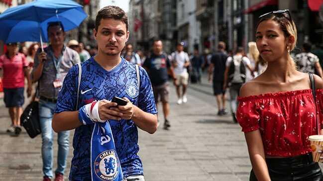 Liverpooll ve Chelsea taraftarları dev maç öncesi İstanbul turu yaptı
