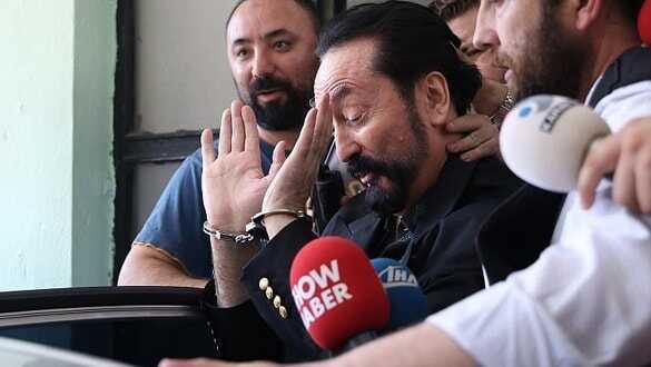 Şok itiraflar! Adnan Oktar'ın tüm sapkınlıklarını anlattılar