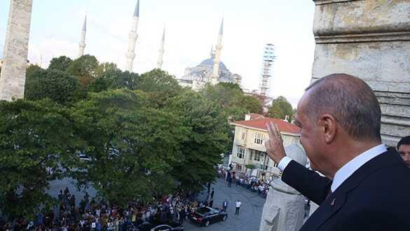 Başkan Erdoğan'a Sultanahmet'te sevgi seli