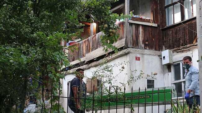 Mahalleli polisi aradı, acı gerçek ortaya çıktı! Yalnız yaşayan adam evinde ölü bulundu