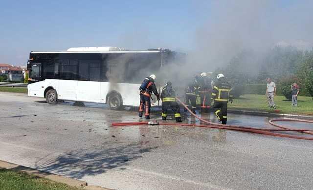 Seyir halindeki halk otobüsünde korkutan yangın
