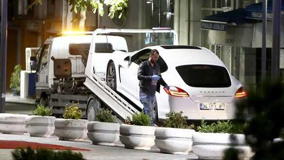 Lüks araç ile geldiler, AVM'ye ateş açtılar
