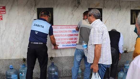 Şifalı diye içiyorlardı... Çeşmeye asılan yazıyı görünce inanamadılar