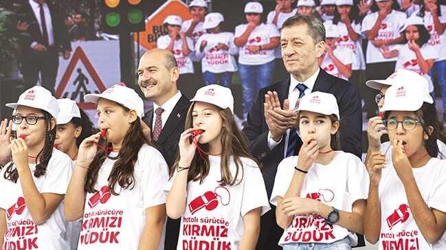 Trafik eğitim TIR'ı 40 bin okul gezecek
