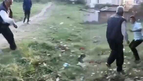Köpeğe ve gence taş atan yaşlı adam serbest bırakıldı