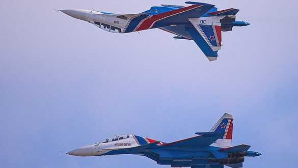 Su-30 uçaklarından İstanbul semalarında nefes kesen gösteri