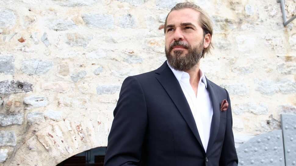 Diriliş Ertuğrul'dan sonra imaj değiştiren Engin Altan Düzyatan beğeni topladı