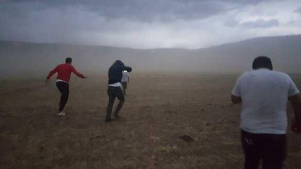 Bitlis'te korku dolu dakikalar... İçinde neredeyse kayboldular