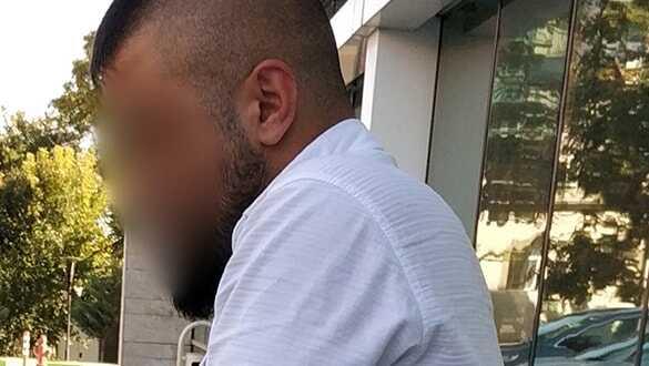 Kaza yapınca sinirlenip kendi aracına ateş etti