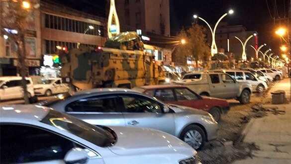 Yüksekova'dan Irak sınırına askeri sevkiyat