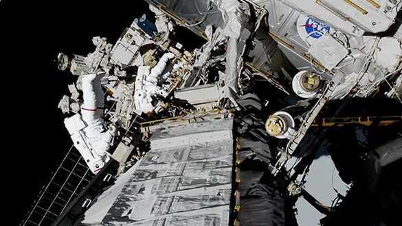 NASA'nın ilk kez sadece kadınlardan oluşan ekibi uzay yürüyüşünü tamamlandı