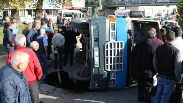 Zonguldak'ta yolcu minibüsü devrildi: 11 yaralı