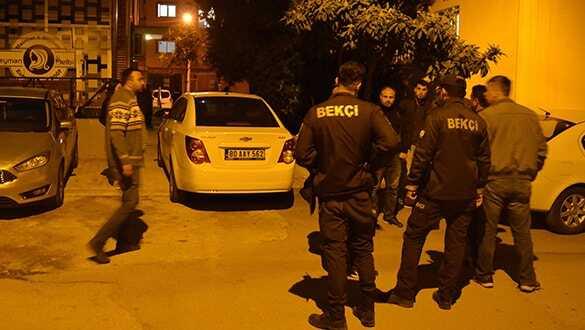 Evinin önünde tüfekle saldırıya uğradı