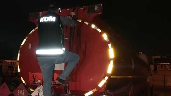 İzmir'de 18 bin litre kaçak akaryakıt ele geçirildi