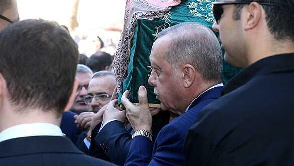 Başkan Erdoğan, Akbaşoğlu'nun annesinin cenazesine katıldı