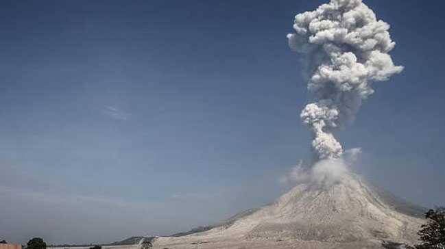 Japonya'da Sakurajima Yanardağı patladı