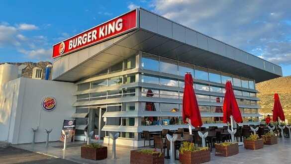 Rum ambargosonu deldi! Ünlü fast food zinciri KKTC'de ilk restoranını açtı!