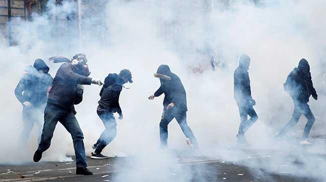 İsyan büyüyor... Fransa'da hayat durdu! Göstericilere sert müdahale