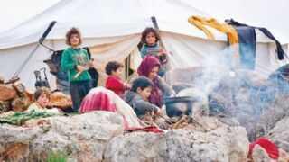 �dlib kamplar�nda �aresiz bekleyi�