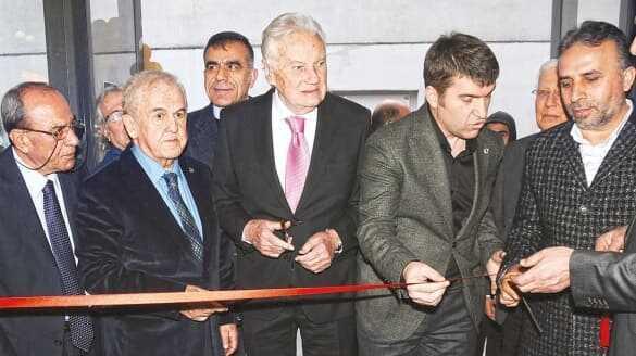 Yeşilçam'ın ‘Altın Çocuk' lakaplı aktrisi Göksel Arsoy'dan açılış ve imza