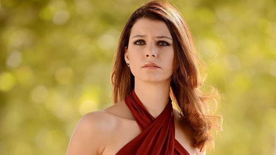 Beren Saat'in doğum günü paylaşımı yine kafaları karıştırdı: Kırıldım, bağışladım...