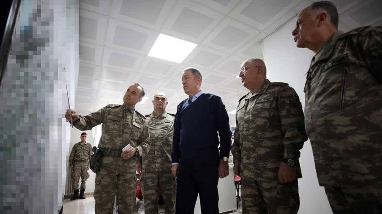 Bakan Akar ve kuvvet komutanları İdlib'deki harekat için sınırın sıfır noktasında