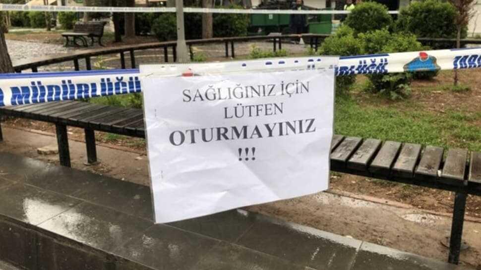 Esenyurt Belediyesi koronavirüs tedbirleri kapsamında bankların etrafına güvenlik şeridi çekti