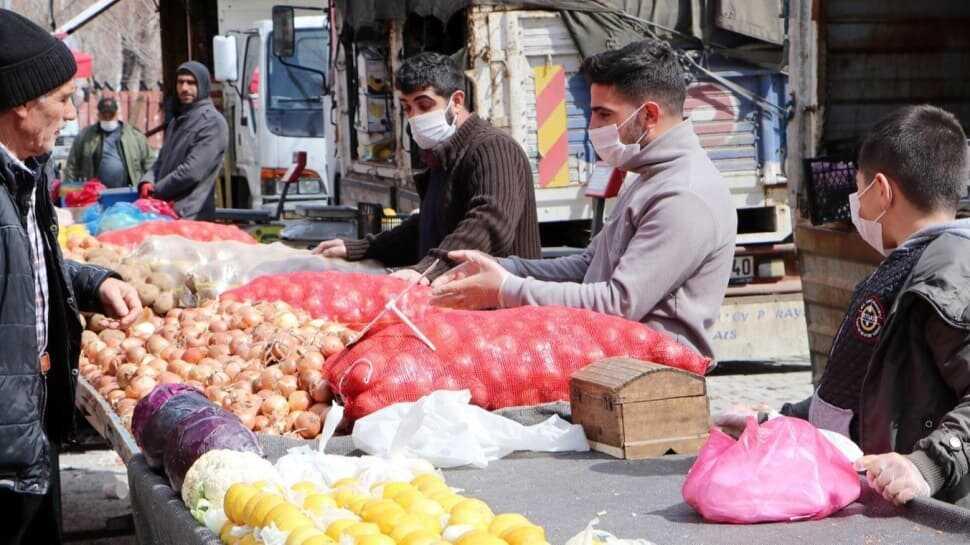 Pazarda koronavirüs kavgası