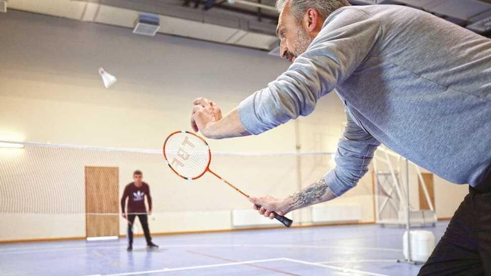 Gardiyandan mahkumlara badminton dersi