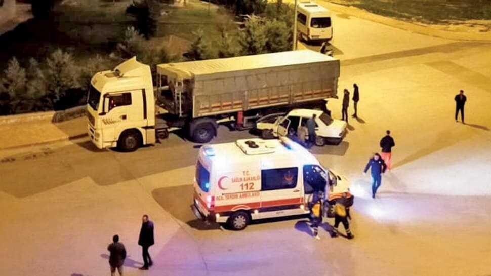 Kaza ihbarına giden sağlıkçılara saldırdılar
