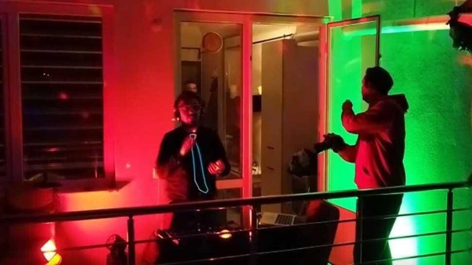 Gece kulübünü eve taşıdı! DJ vatandaşlara böyle moral verdi