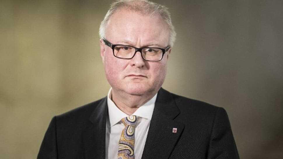 Alman bakan, kendini trenin önüne atarak intihar etti!